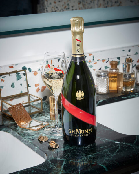 GH.MUMM シャンパン(芸能人元所有)1点物 GH.MUMM シャンパン(芸能人元所有)1点物 - メルカリ