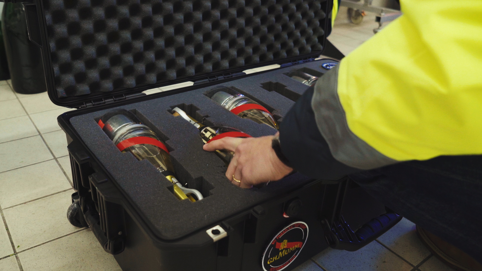 OriginalSizeJPEG-20180604_VIRTUE_MUMM_60S_US_ONLINE_MASTER_16X9_STILL .10_00_31_00.Still005 (1)