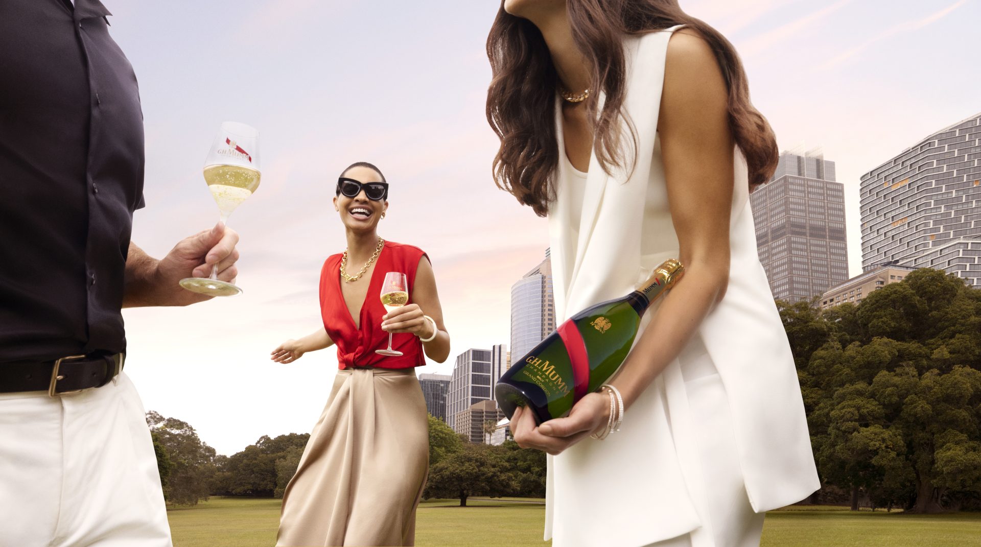 211123_MUMM_CHAMPAGNE_01_2003_CMB_WIP9