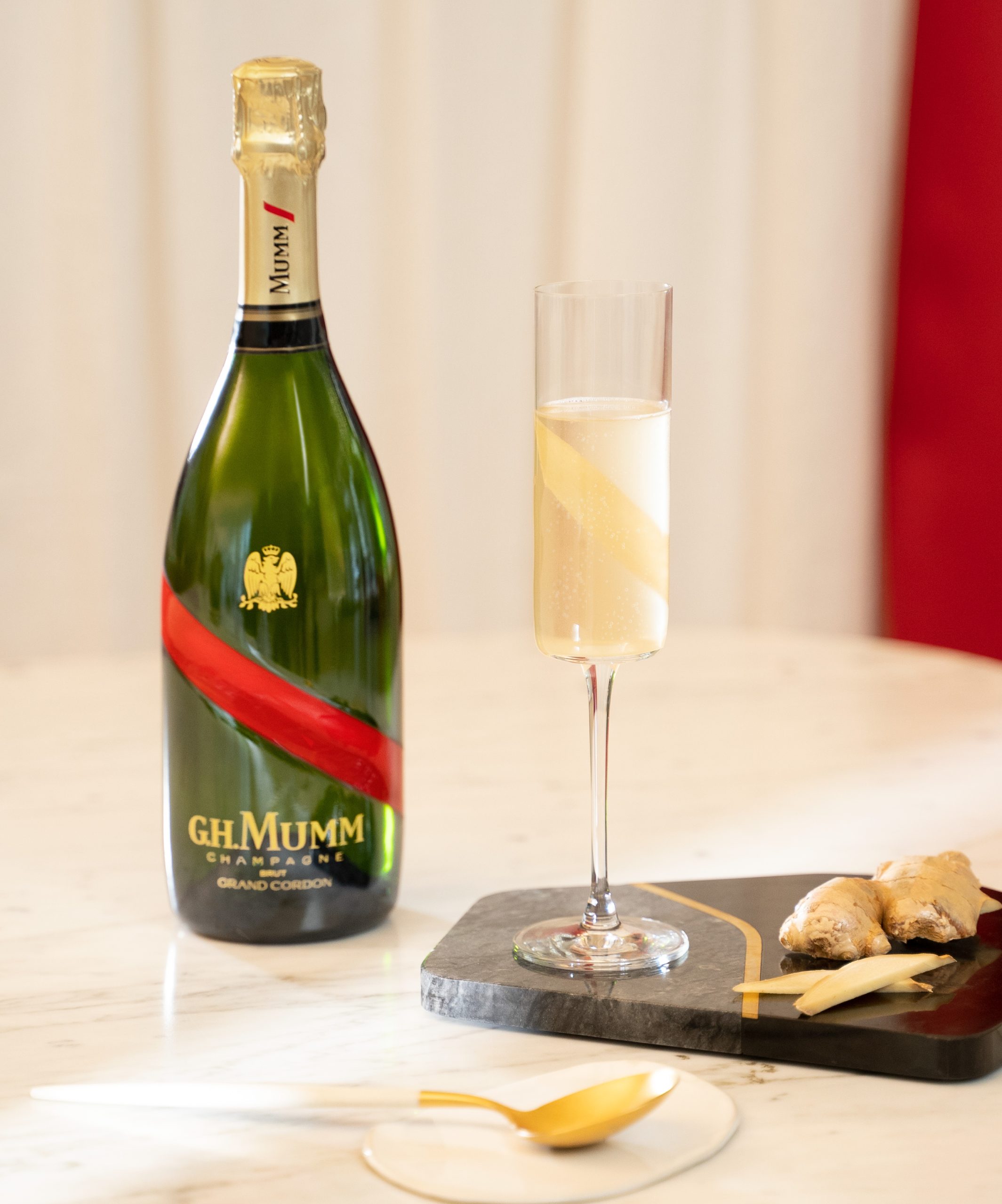 GH.MUMM シャンパン(芸能人元所有)1点物 GH.MUMM シャンパン(芸能人元所有)1点物 - メルカリ