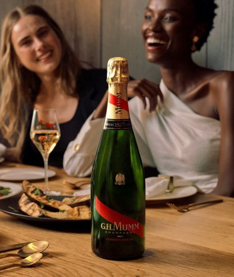 PreviewLarge-MUMM_SS22_MCR_DINING_LIFESTYLE2_FINAL_16x9_5