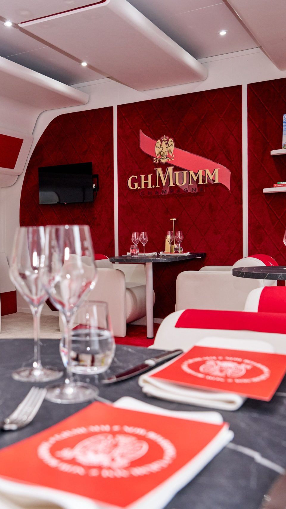 mumm-melbourne-cup-homepage-mobile-banner (14)