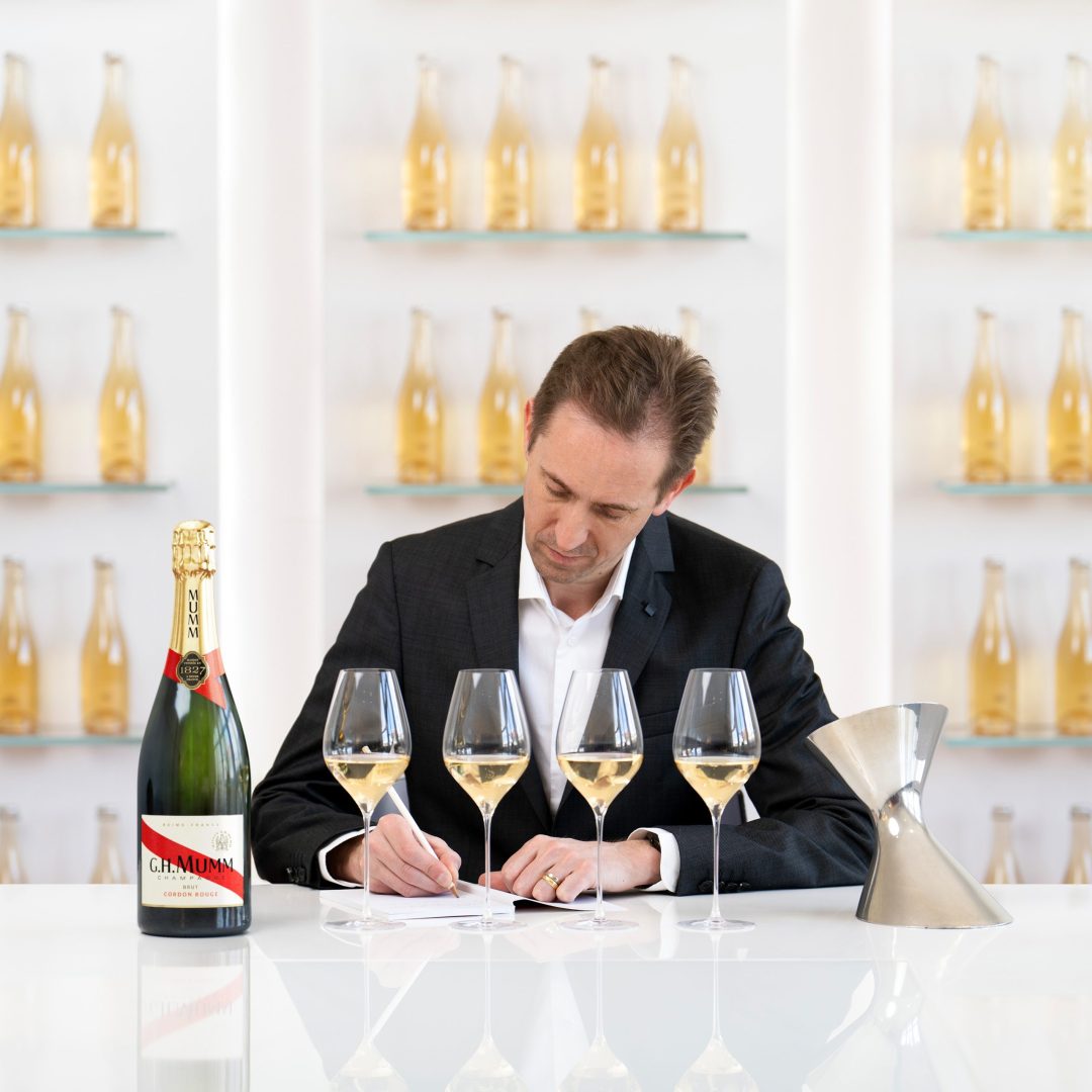 OriginalSizeJPEG-G.H.MUMM_Yann Munier Cellar Master_CR repack adapted_FY25_1x1