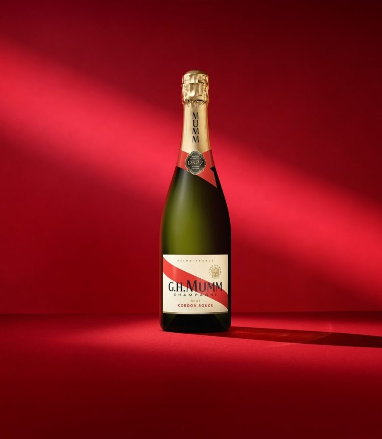 2025_Mumm_Cordon_Rouge_75cl_Full_Bottle_4K_16x9_no_logo (1) (1)