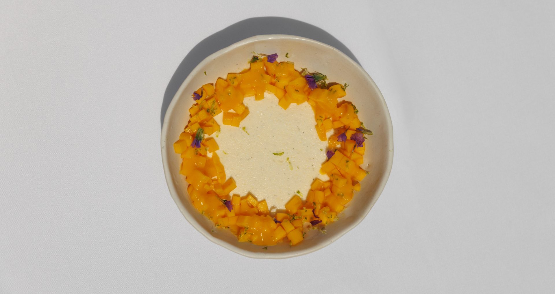 Panna cotta au lait de riz, mangue en coulis & brunoise fraîche, zeste de citron vert - accord Mumm Cordon Rouge champagne dessert