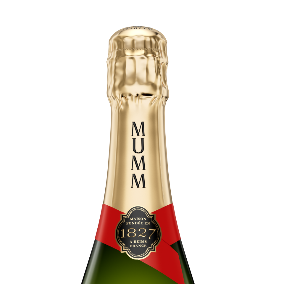 Mumm_Cordon_Rouge_Cream_Label_75cl_Top_Bottle_Closeup_transparent