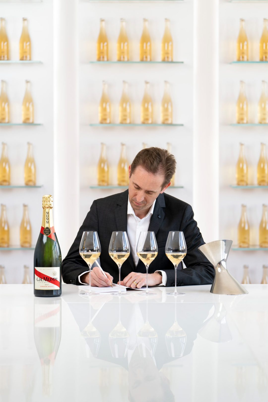 OriginalSizeJPEG-G.H.MUMM_Yann Munier Cellar Master_CR repack adapted_FY25