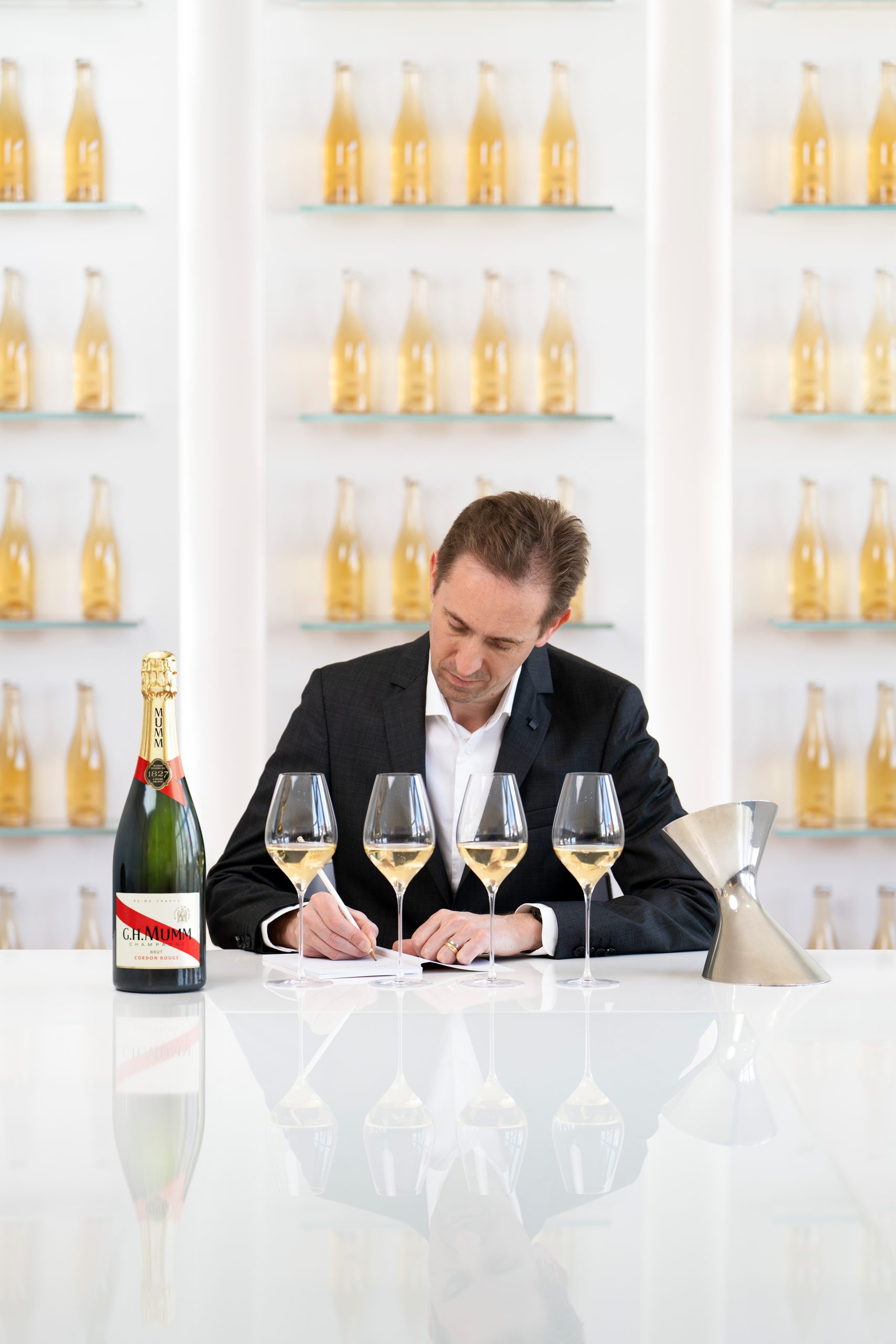 OriginalSizeJPEG-G.H.MUMM_Yann Munier Cellar Master_CR repack adapted_FY25