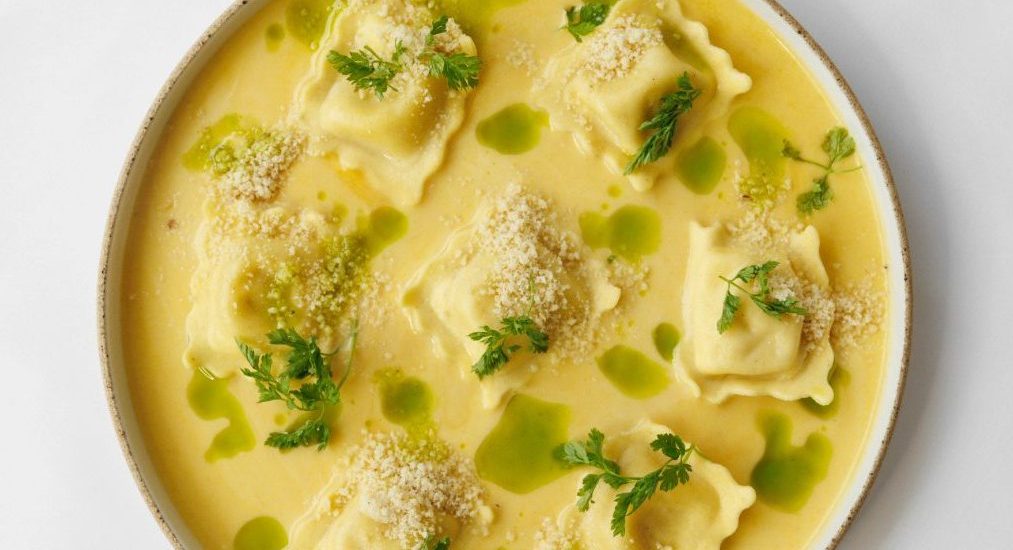 Ravioli mortadelle, sauce haricots blancs, beurre noisette et cerfeuil