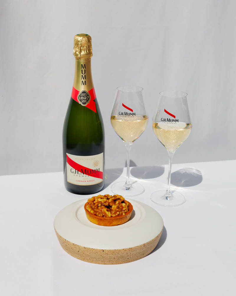 Caramelized walnut tartlet with maple syrup