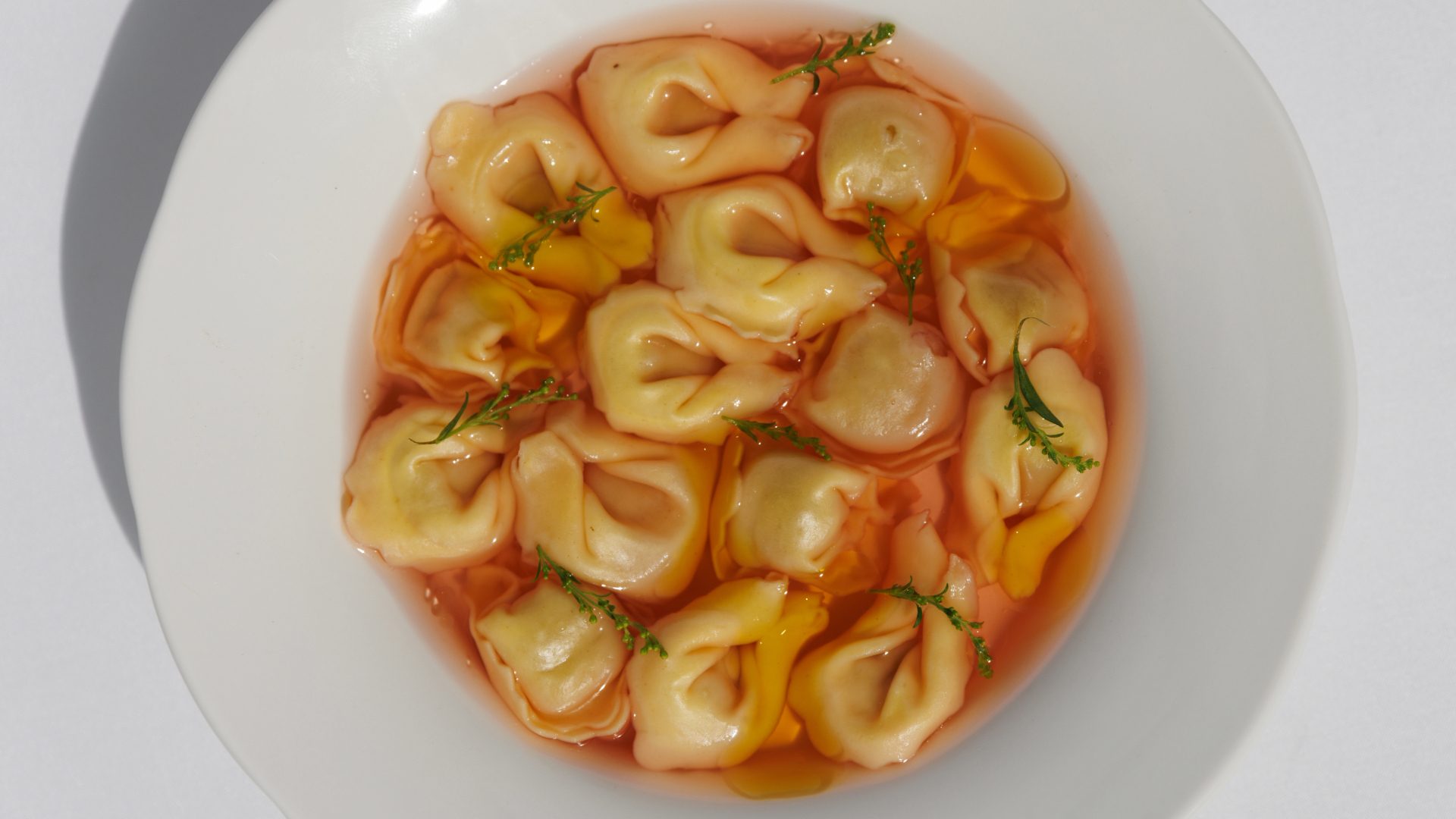 Prawn ravioli, saffron oil & sweet paprika - cover product sheet taste explorer - Mumm 4 champagne - summer dish