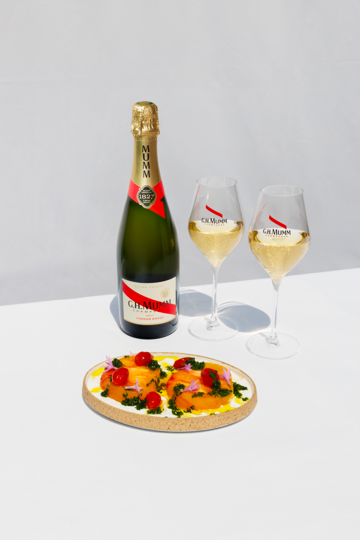 Tomates anciennes, cerises fraîches & ricotta fouettée à l’huile de basilic - recette été - mumm cordon rouge - accorder champagne