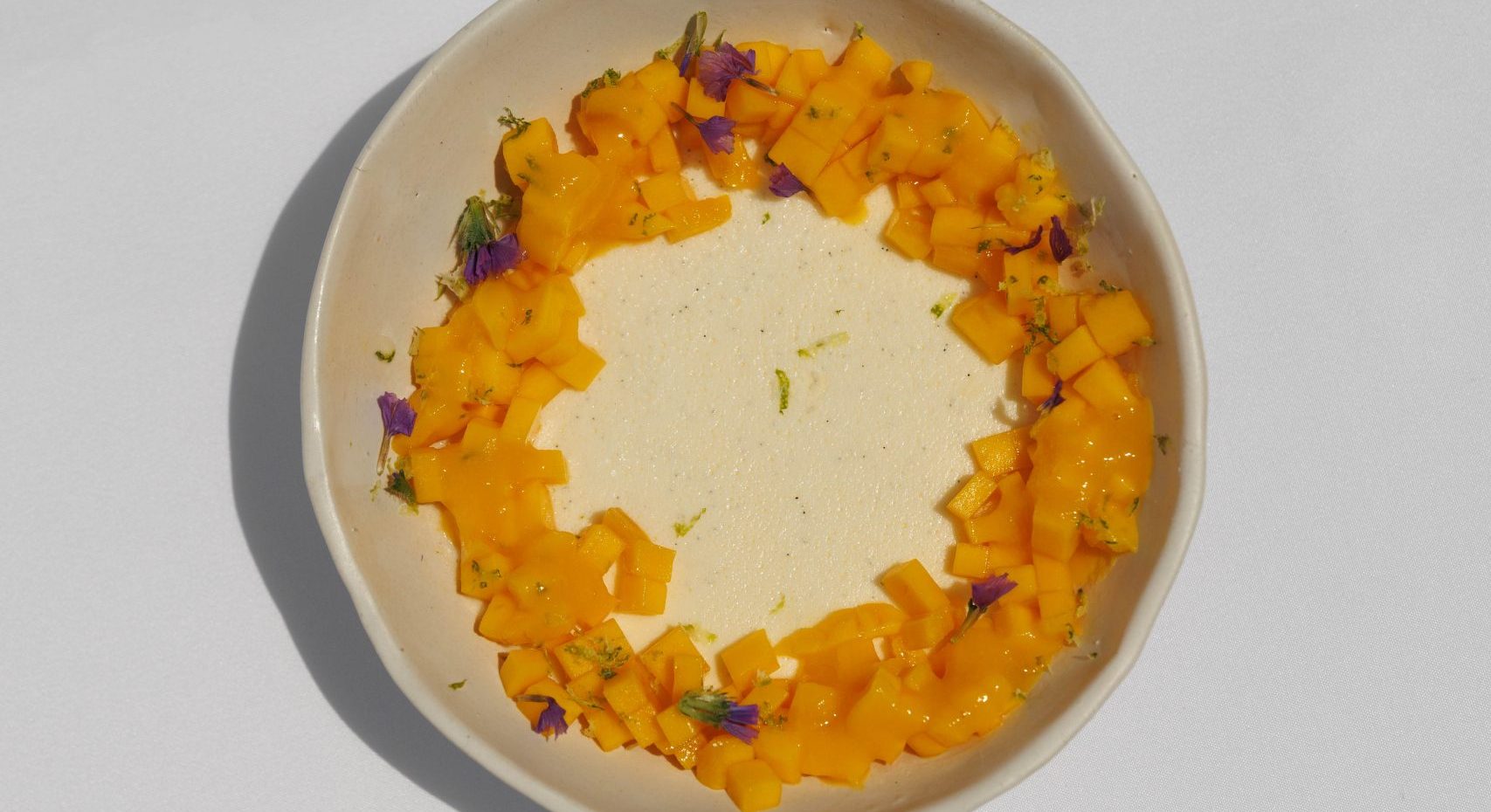 Panna cotta au lait de riz, mangue en coulis & brunoise fraîche, zeste de citron vert - dessert d'été - Mumm Cordon Rouge