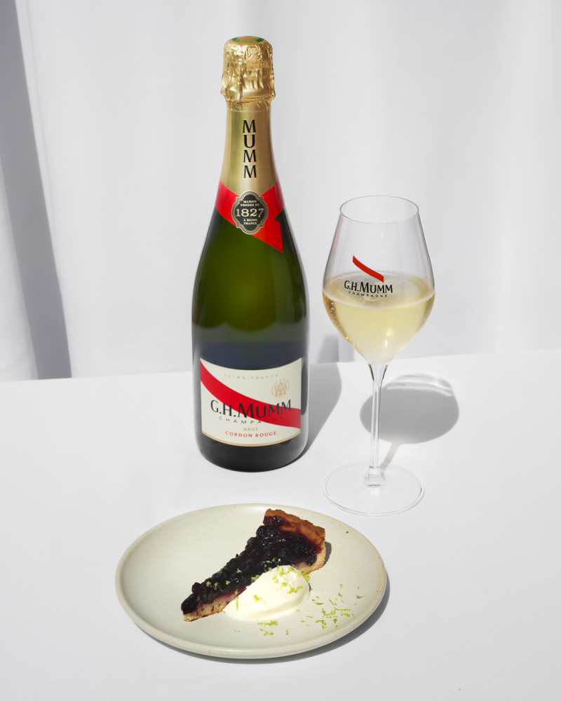 Caramelized blueberry tart with crème fraîche